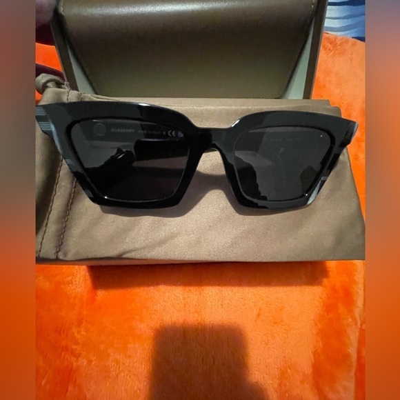 Burberry Accessories - Burberry Novacheck sunglasses